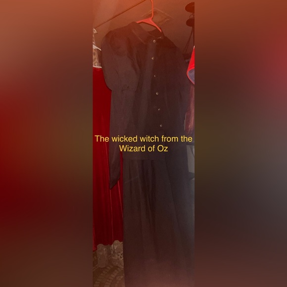 A dress I wore to go as the wicked witch from the wizard of oz - Picture 2 of 2